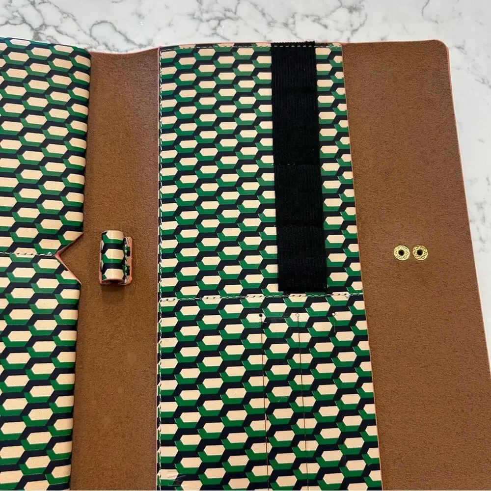 Green‎ & Tan Tech Envelope